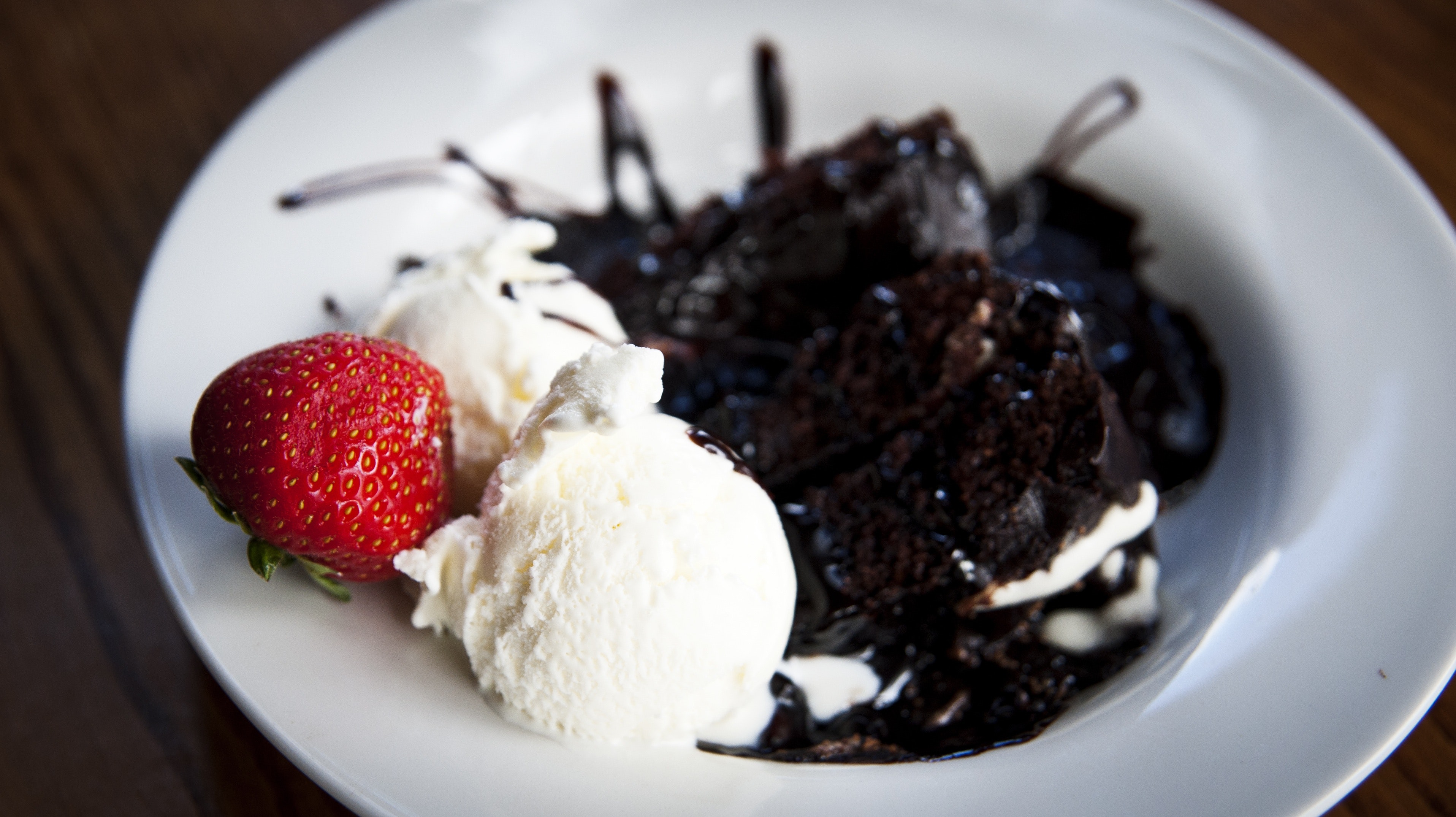 Chocolate cake a la mode